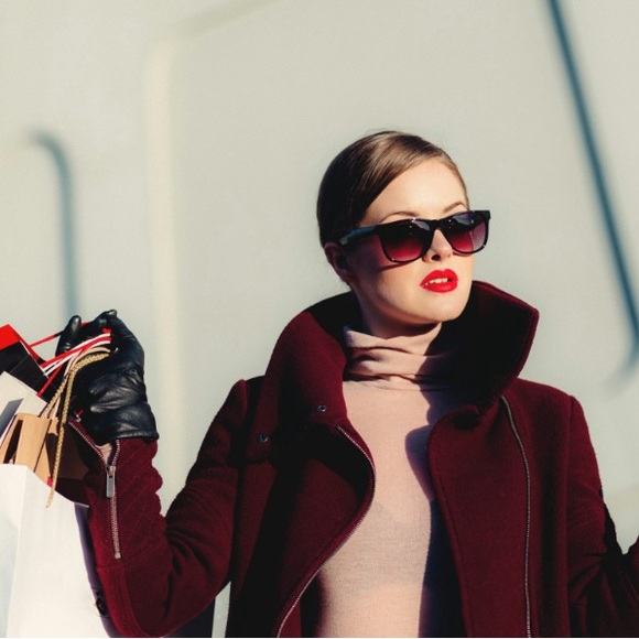 Meet your Posher, Lisa - Picture 1 of 1